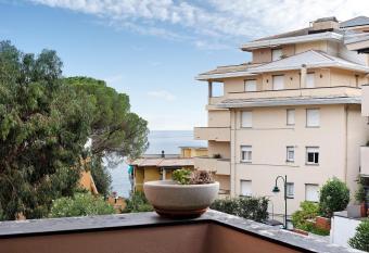 Arenzano pineta has Balcony rooms