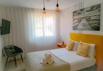 Living Coimbra Montarroio has Balcony rooms