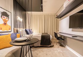 Charlie Houx Pinheiros has Balcony rooms