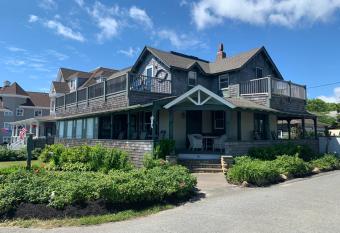 Capricorn Beach House allows 18 year olds to book a room