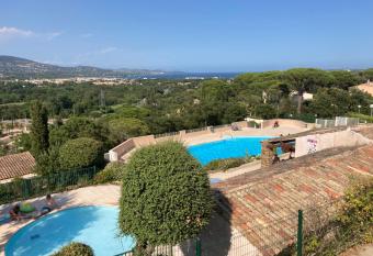 Appartement vue mer golfe de Saint-Tropez has Balcony rooms