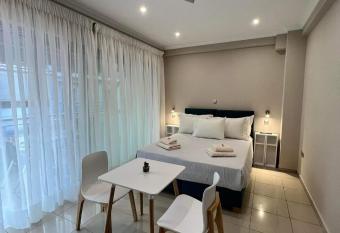 ATLANTIS APARTMENTS has Balcony rooms