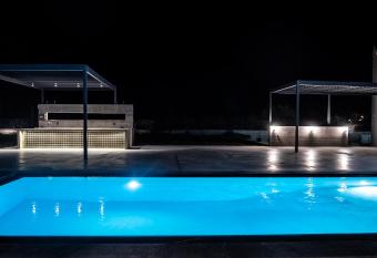 Olive suite, guesthouse by Villa Elia has rooms with a private hot tub