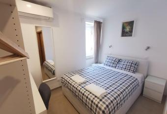 City Inn allows 18 year olds to book a room