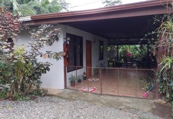 Casa el Jardin has rooms with a private hot tub