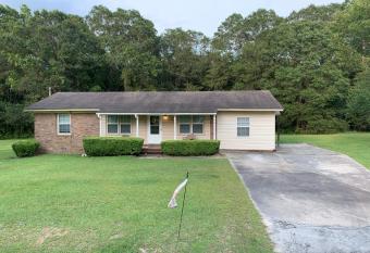 Sweet Onion Home/4bedroom allows 18 year olds to book a room