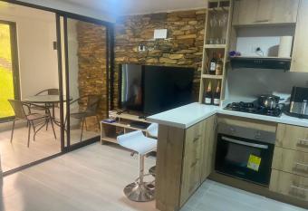 Wifi,Parqueadero,C  modo,Cerca a lugares TURISTICOS has Balcony rooms