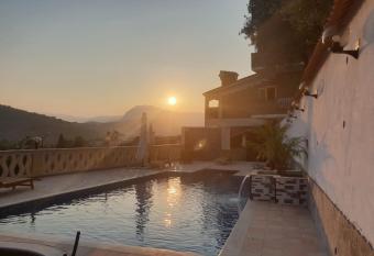 Villa Olea has Balcony rooms