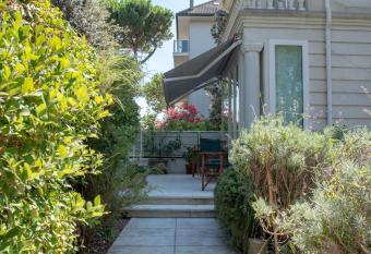 La Marina has Balcony rooms