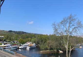 Lovely Riverside apartment with 2 terraces has Balcony rooms