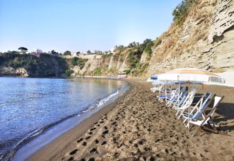 Esposito Guest House has Balcony rooms