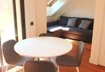 Coqueto apartamento c  ntrico con garaje has Balcony rooms