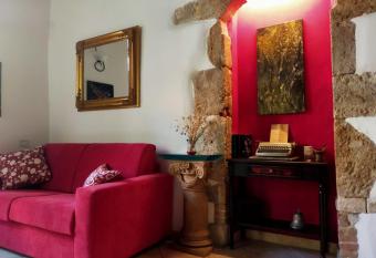 casa dell artista allows 18 year olds to book a room