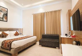 Blessings Hotel allows 18 year olds to book a room