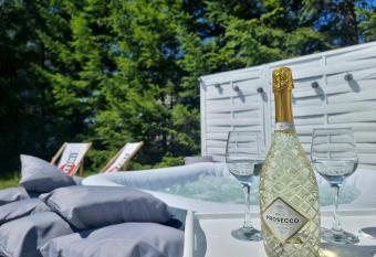Domki z jacuzzi nad zatok   has Balcony rooms