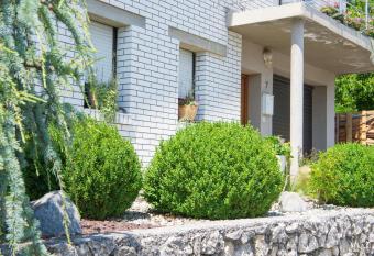 Apartment Karlie - cycling - other unique experiences allows 18 year olds to book a room