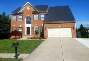 Contemporary Style - 2 Bdrm, 1 Bath, Full Kitchen has Balcony rooms