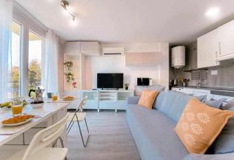 3 rooms Pedregalejo Malaga has Balcony rooms