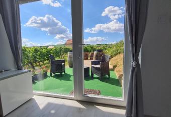 Lugas Apartman allows 18 year olds to book a room