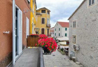 3-bedroom lovely Apartman Mladina has Balcony rooms