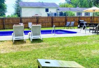 Renovated Home with Heated Pool and Spa has Balcony rooms