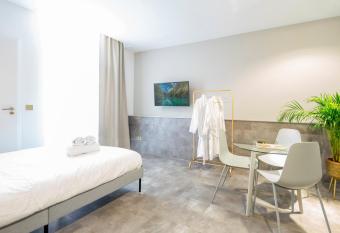 The Den Newly Build Apartment 7-Minutes From Rotterdam City Central Station app2 allows 18 year olds to book a room