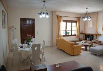 Country house 2.5km. from the sea! has Balcony rooms