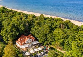 Dworek Admira   allows 18 year olds to book a room