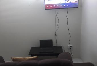 Cozy Studio-Waterloo Road has Balcony rooms