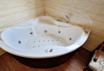 Petra has rooms with a private hot tub