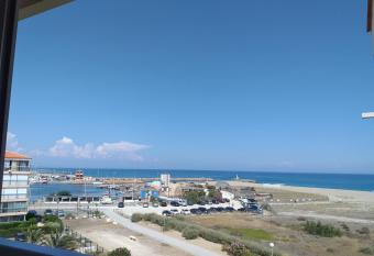 Pied    terre en bord de mer has Balcony rooms