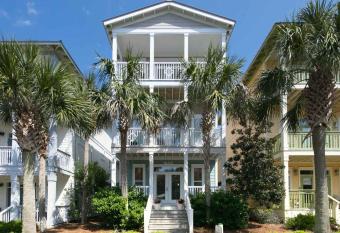 A Little R And R has rooms with a private hot tub