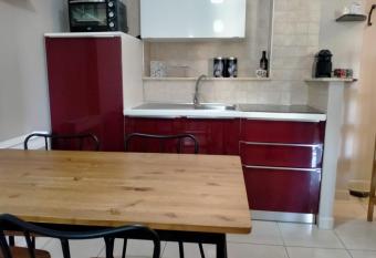 Loryhouse has Balcony rooms