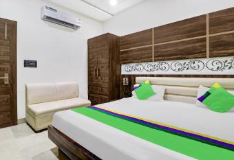 Golden Pearl has Balcony rooms