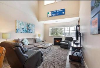 Ski-in Ski-out at upper village next to Fairmount Hotel In Whistler has rooms with a private hot tub