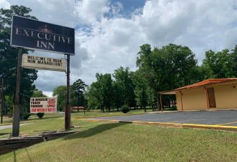 Executive Inn has Smoking rooms
