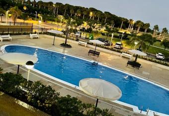 piso en la playa has rooms with a private hot tub