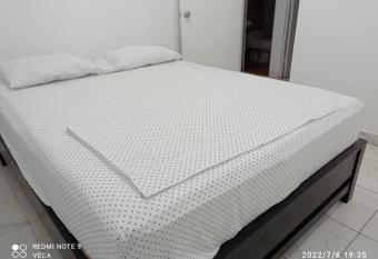 Depa. a precio de Habit. con A/C, WIFI 80, C  ntrico confort. has Balcony rooms