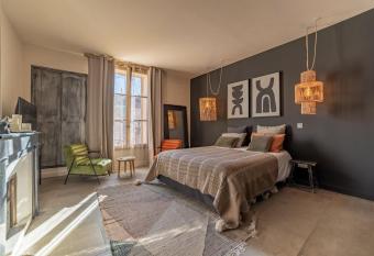 La Maison de Lyna allows 18 year olds to book a room