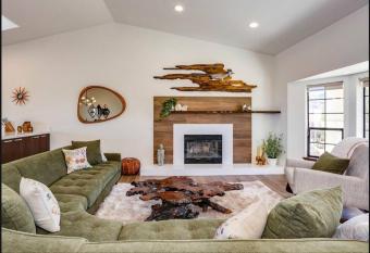 Breathtaking Roadrunner Heights allows 18 year olds to book a room