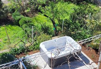 Lovely 2-bedroom apartment in Novi Vinodolski has rooms with a private hot tub