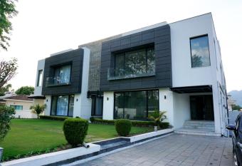 OXVUE Boutique Hotel has Balcony rooms