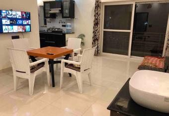 mountain view has Smoking/Balcony rooms