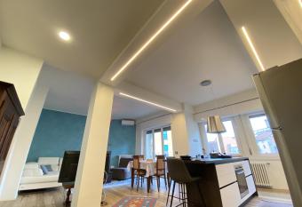 Stylish Apartment in Como Downtown has Balcony rooms