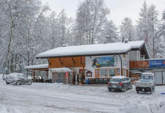 Albergo Pineta allows 18 year olds to book a room