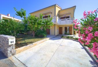 Apartment MERI allows 18 year olds to book a room