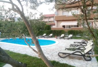 Apartman Arba 4 has Smoking/Balcony rooms