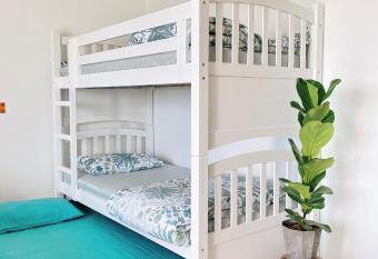 TheView 1-6Pax Trefoil Setia City Convention Shah Alam SiS Homestay allows 18 year olds to book a room