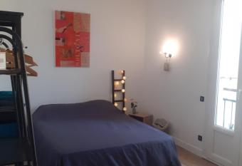 chambre priv  e haute ville allows 18 year olds to book a room