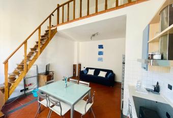 Incantevole appartamento con doccia idromassaggio allows 18 year olds to book a room